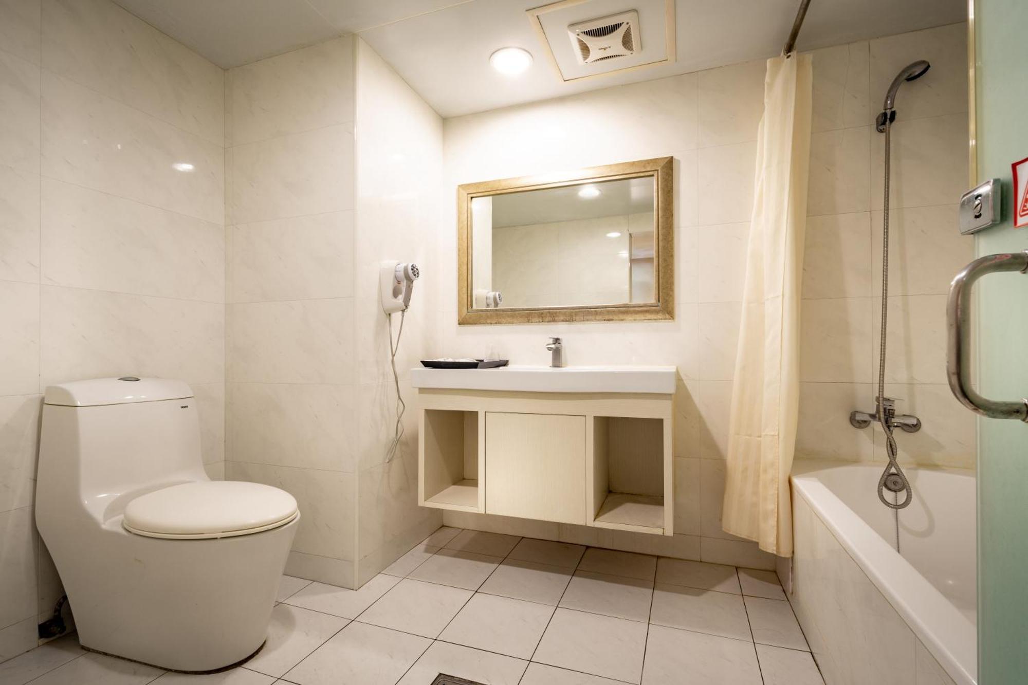 Yoyo Hotel Città di Chiayi Esterno foto