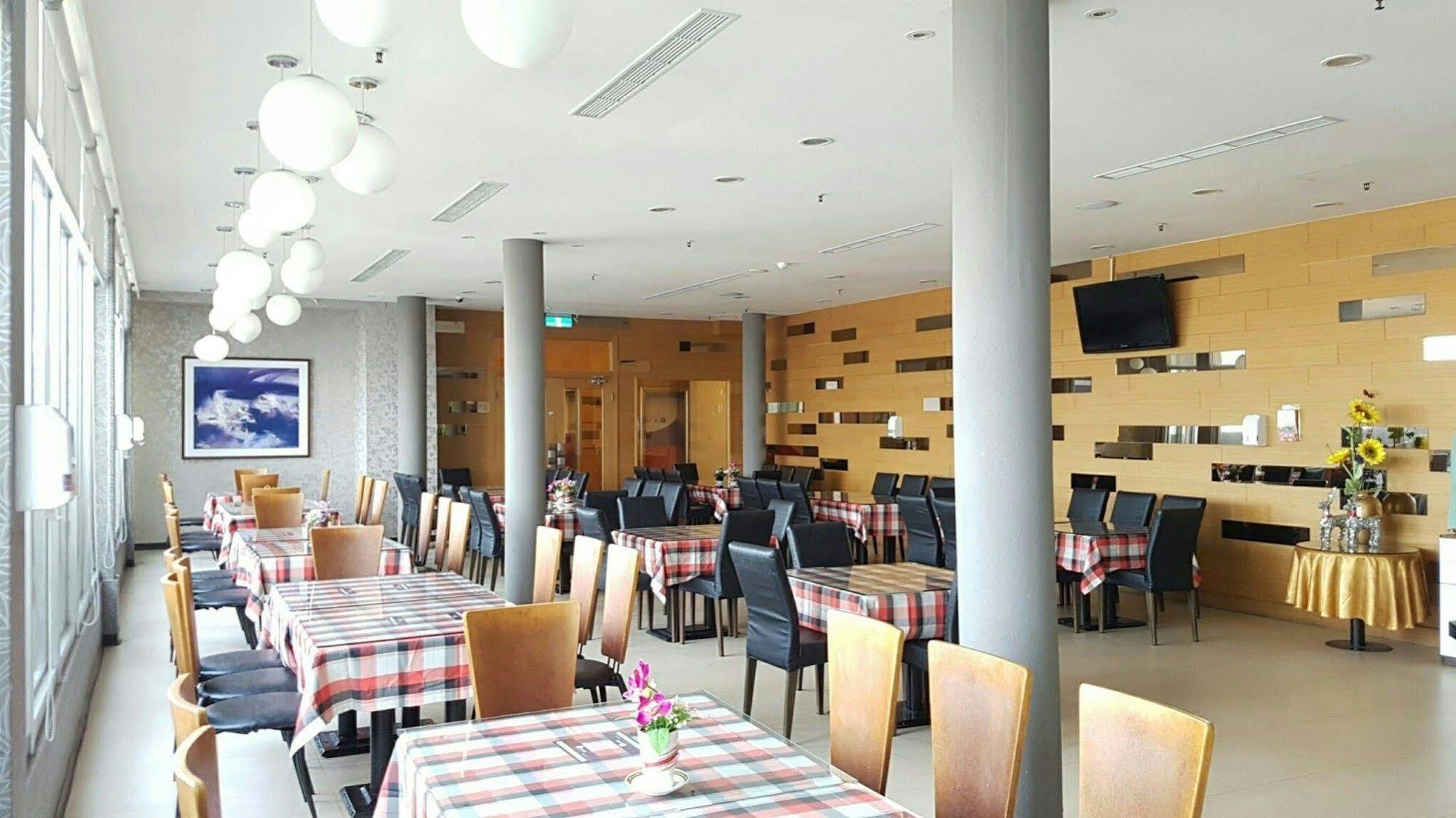 Yoyo Hotel Città di Chiayi Esterno foto