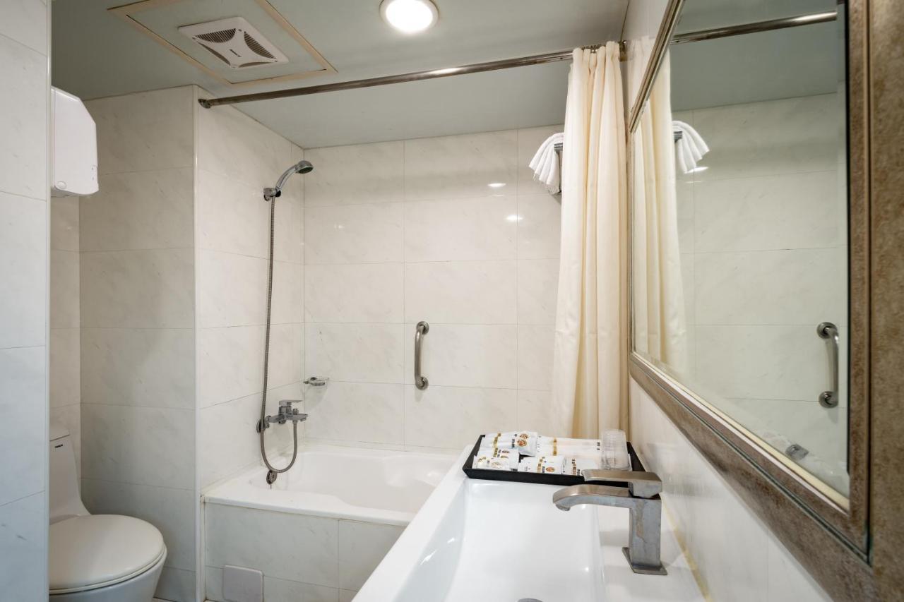 Yoyo Hotel Città di Chiayi Esterno foto