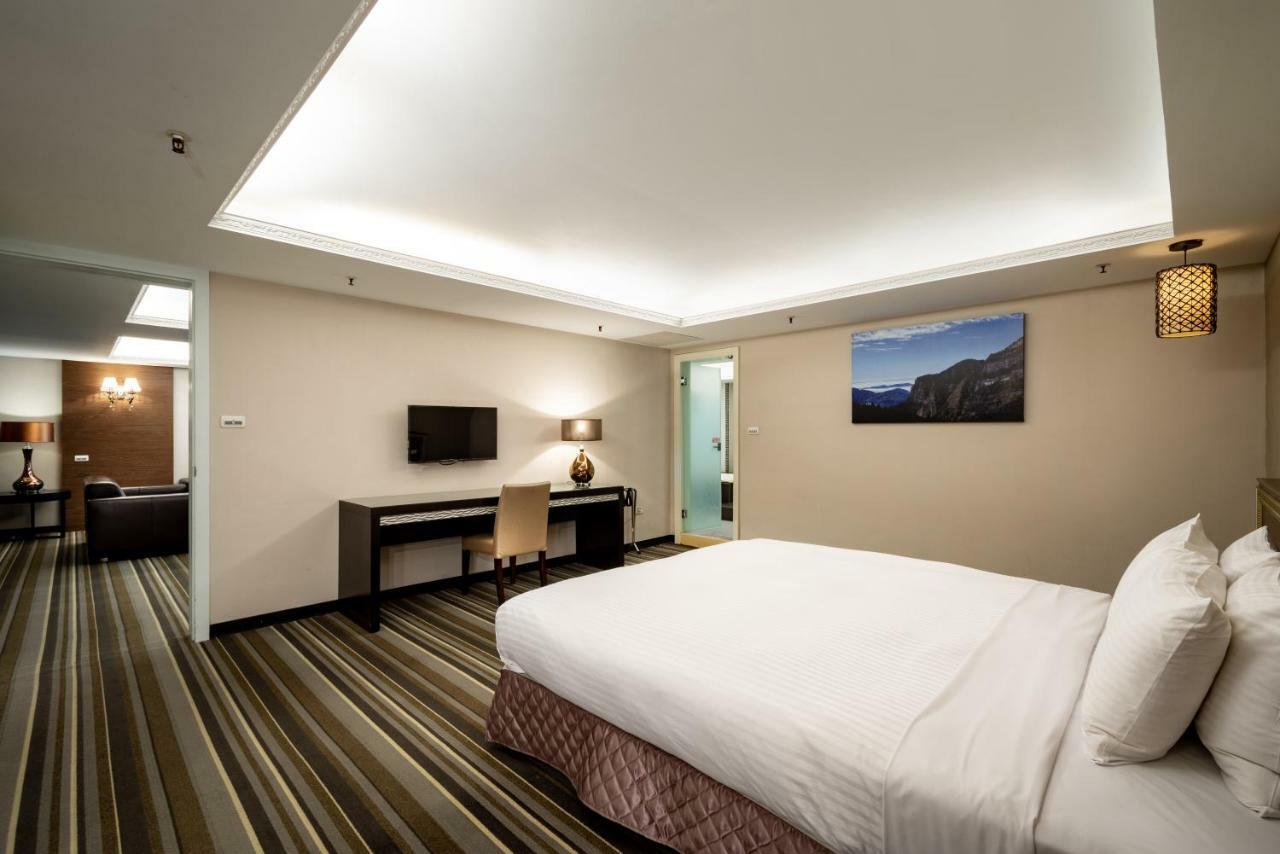 Yoyo Hotel Città di Chiayi Esterno foto